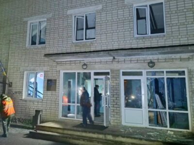 Ворог атакував Чорноморськ: пошкоджено лікарню, серед постраждалих лікар, який проводив операцію  