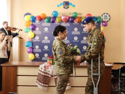 «Більше, ніж просто весілля»: історія незвичайного одруження військових під час лікування