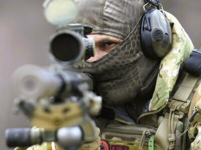 «Проживають своєрідний день бабака»: поблизу Лимана ворожих штурмовиків пів року ховають у полях  