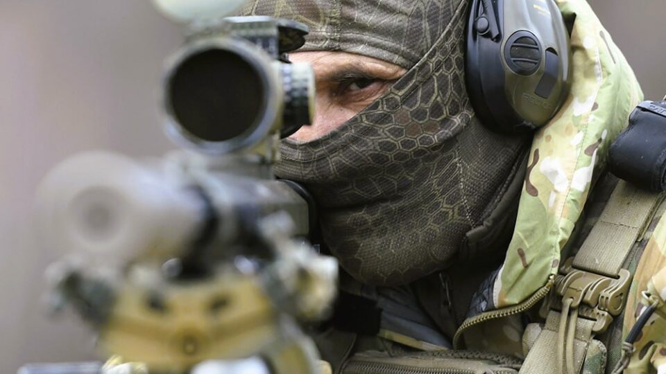 «Проживають своєрідний день бабака»: поблизу Лимана ворожих штурмовиків пів року ховають у полях  