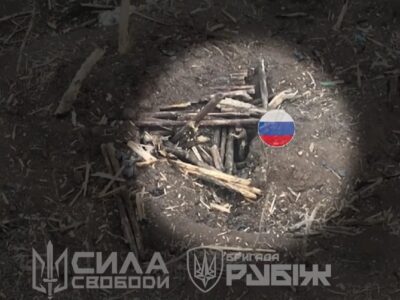 Сучасні технології проти Калашникова — FPV-дрон провчив занадто самовпевненого окупанта  