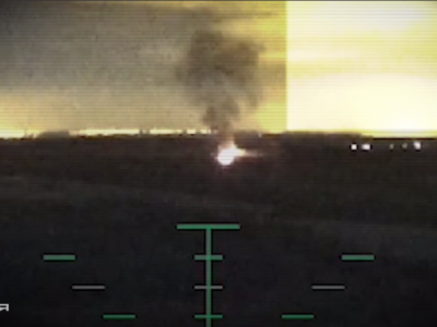 А хто це там, у кущах? — наші пілоти розбомбили ворожий танк  