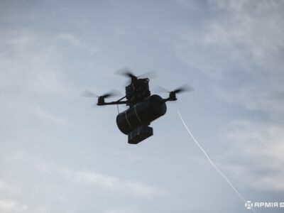 БПЛА на оптоволокні: Міноборони провело демонстраційний показ FPV-дронів для ЗСУ  