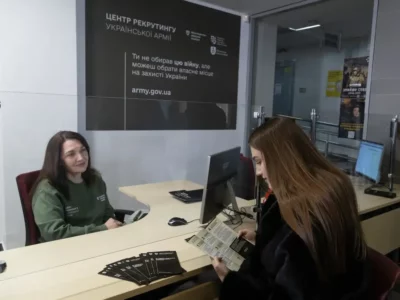 Тепер у Вінниці  — відкрився вже 48 центр рекрутингу української армії  