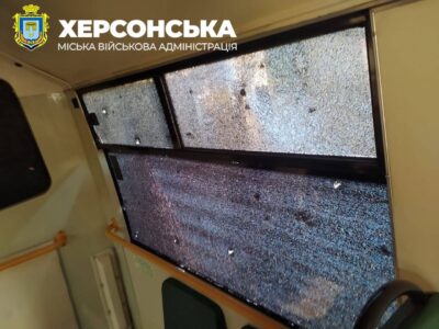 У Херсоні російський БПЛА пошкодив автобус, є постраждалі  
