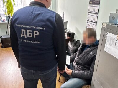 Правоохоронці затримали співучасника схеми поборів з бійців, що ухилялися від служби  