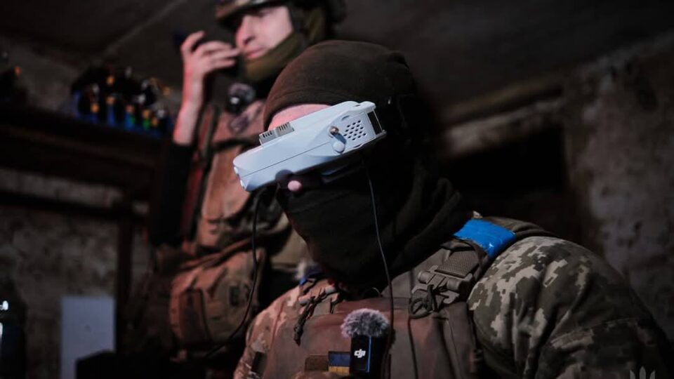 «Як скажені пси намагаються застрибнути» — на Дніпрі дрони нищать російські човни в режимі нон-стоп  