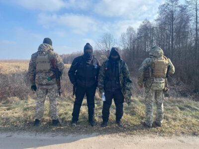 Сховались у чагарниках, але невдало: прикордонники знайшли двох порушників  