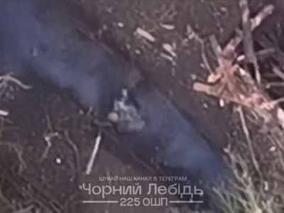 Бій впритул — дронарі знищили двох російських штурмовиків у нашому окопі  