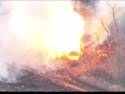 Танк стріляв, а потім вибухнув — наші пілоти знищили купу ворожої техніки  