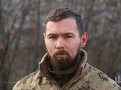 Замість м’яча — автомат: як «Футболіст» змінив футбольне поле на поле бою  