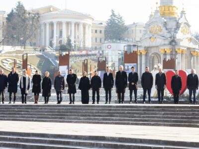 Президент і перша леді разом з іноземними лідерами вшанували пам’ять загиблих воїнів