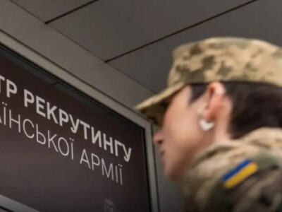 Все більше жінок цікавляться службою в армії: Міноборони назвало області-лідери за кількістю звернень до центрів рекрутингу  