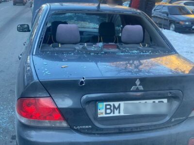 На Сумщині окупанти атакували безпілотником цивільне авто: одна людина загинула, одна дістала поранення  