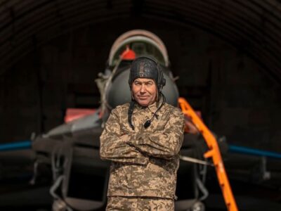 Руки батька — крила сина: як авіаційний технік готує до бою винищувач для свого сина-льотчика  