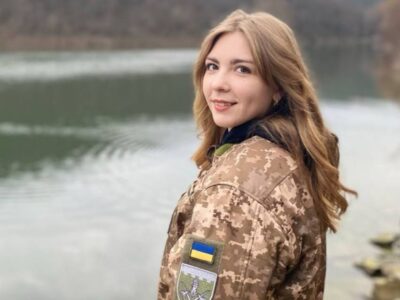 Її серце б’ється в ритмі війни: історія бойової медикині, яка поєднала білий халат із піксельною формою  