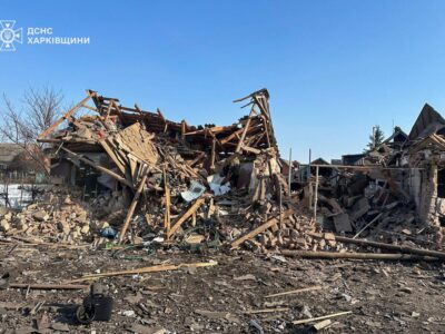 Ворожі авіабомби й дрони атакували Харківщину: є постраждалі, серед них — дитина  