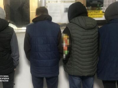Планували пустити «під укіс» ешелон ЗСУ та підпалювали автівки військових: затримали вісьмох підпалювачів