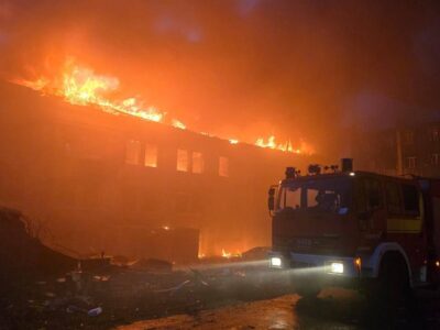 Вночі російські дрони атакували Харків: кілька пожеж, є руйнування  