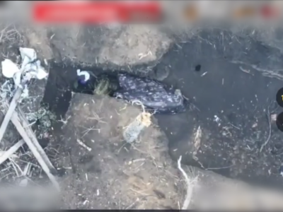 «Вєжлівиє люді» — окупант сам заліз у чорний пакет перед зустріччю з нашим дроном  