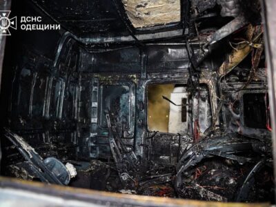 Удар дронами по Одещині: вогонь охопив будинки та підприємство  