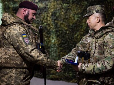 Головнокомандувач ЗСУ на Сумщині вручив державні нагороди оборонцям  