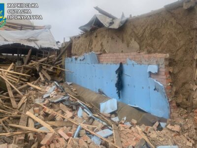 Окупанти атакували КАбом село на Харківщині: є загиблий та постраждалі