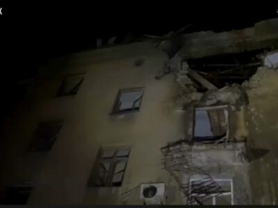 У Краматорську ударний дрон влучив у четвертий поверх житлового будинку  