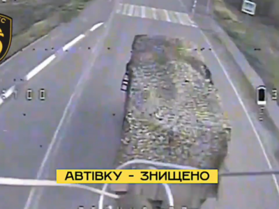 Розвідка все бачить — знищення ворожих штурмовиків та техніки, які сильно ховалися  