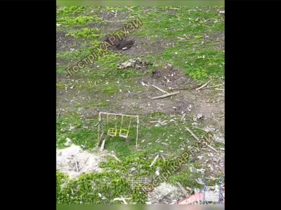 Смертельні гойдалки — окупант загинув на руїнах дитячого майданчика  