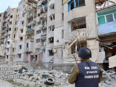 Кривавий слід ОДАБ-1500: російська авіабомба поранила пенсіонерку та зруйнувала будинки в Куп’янську  