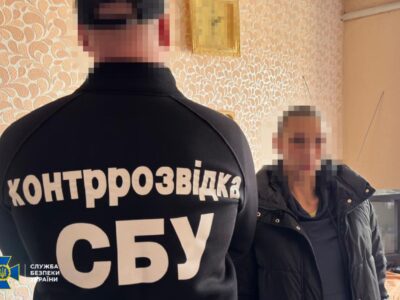 Вікно з видом на зраду: на Хмельниччині викрили навідницю, яка «полювала» на аеродроми ЗСУ  