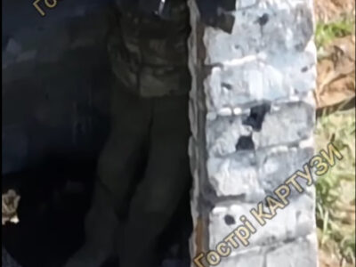 «Попав туди, звідки й приїхав»: російський окупант провалився у вигрібну яму після удару дрона  