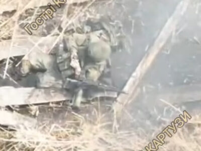 Пірнув у болото від дрона — дістали й там: невдале «занурення» російського окупанта  