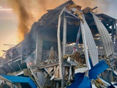 Ворог завдав комбінованого удару по Херсону, є загиблий та поранені  