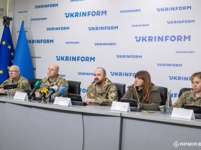 «Відчуття плеча, що дає натхнення»: до служб супроводу в ЗСУ запрошують військових, які зазнали поранень або пройшли полон  
