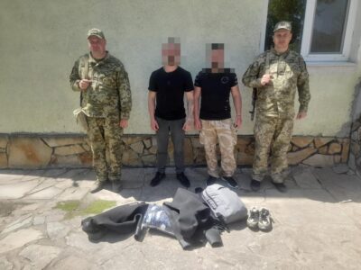 Велосипедисти в гідрокостюмах: затримано двох порушників кордону, які три доби їхали до Молдови