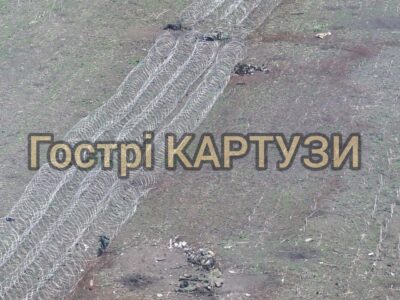 Поле кісток перед «колючкою»: кадри з фронту демонструють ціну безглуздих лобових атак росії  