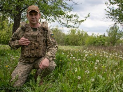 «Автомат врятував — осколок вибив зброю з рук»: «Відьмак» про те, як його «Васильок» полем «ганяв»  