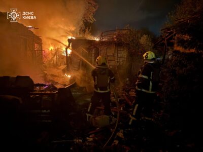 165 «шахедів» за ніч і пожежі в спальних районах Києва: росія просить «тиші» — і одночасно палить українські міста  