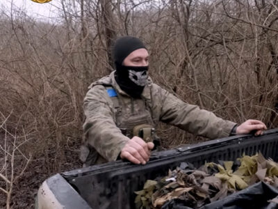 «Золотий хрест» за врятованих побратимів: воїн вивів машину з-під прицільного вогню FPV-дронів  