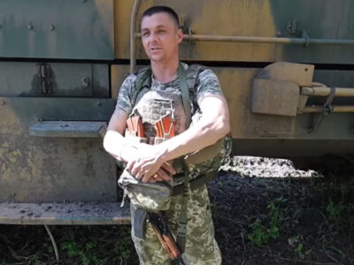 «Гранати рвалися під ногами, а наш танк їх відштовхував»: історія бійця «Гаража», що тримав «логічну дірку» під Залізним мостом  
