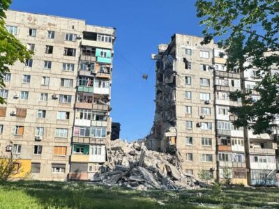 Ворог атакував Мирноград і Новоекономічне, один зі снарядів влучив у дев’ятиповерхівку  