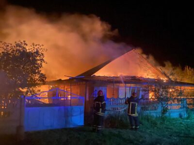 Нічна атака дронів: на Дніпровщині через агресію рф постраждали люди, пошкоджена «швидка»  