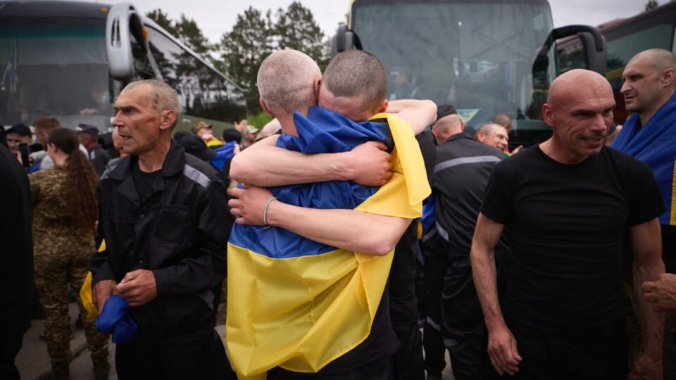50 тисяч гривень щомісяця на лікування звільненим з полону захисникам: Рада схвалила законопроєкт  