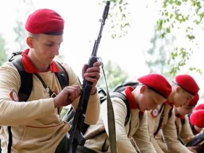 Вкрадене дитинство: на окупованій Луганщині дітей з першого класу готуватимуть до війни  