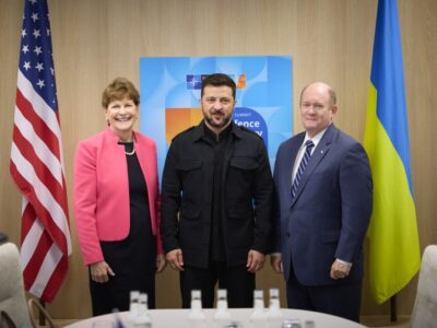 Президент зустрівся із сенаторами США Джинн Шахін і Крісом Кунсом  
