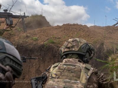 Ворог лізе навіть на електросамокатах: військові про бої біля Дніпропетровщини  