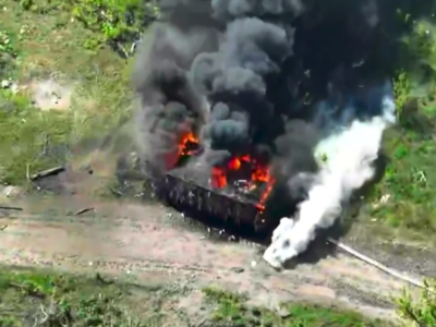 Згоріти серед руїн — ворожа броня згоріла серед залишків населеного пункту  