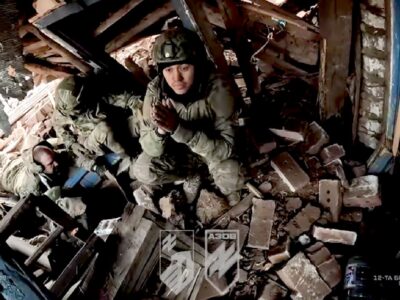 Захопили чимало полонених — Бійці «Азову» показали вражаючі кадри зачистки на Торецькому напрямку  